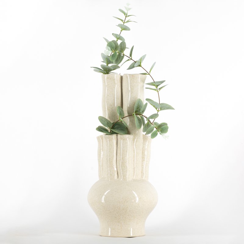 Aardewerk tulpenvaas beige